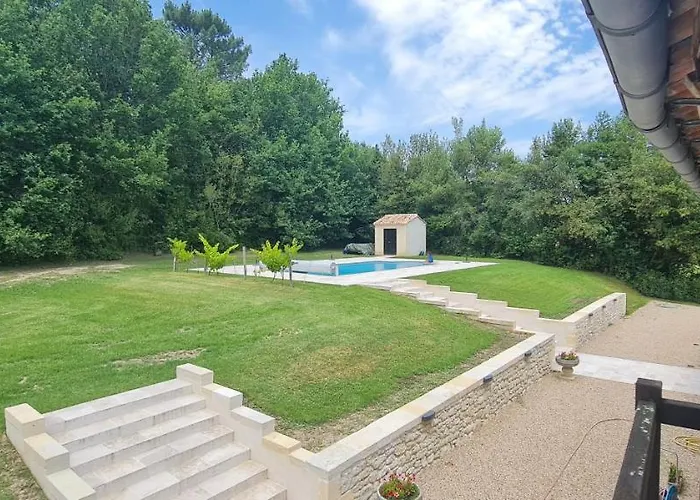 Au Calme A Litout, Piscine, Clim, 10 Personnes, Proche St Emilion * Minzac