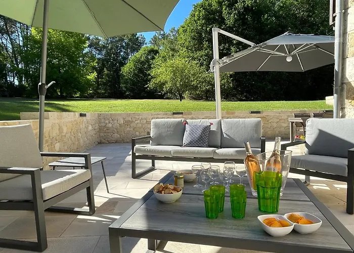 Villa Au Calme A Litout, Piscine, Clim, 10 Personnes, Proche St Emilion