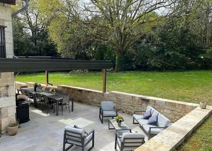 Au Calme A Litout, Piscine, Clim, 10 Personnes, Proche St Emilion Minzac